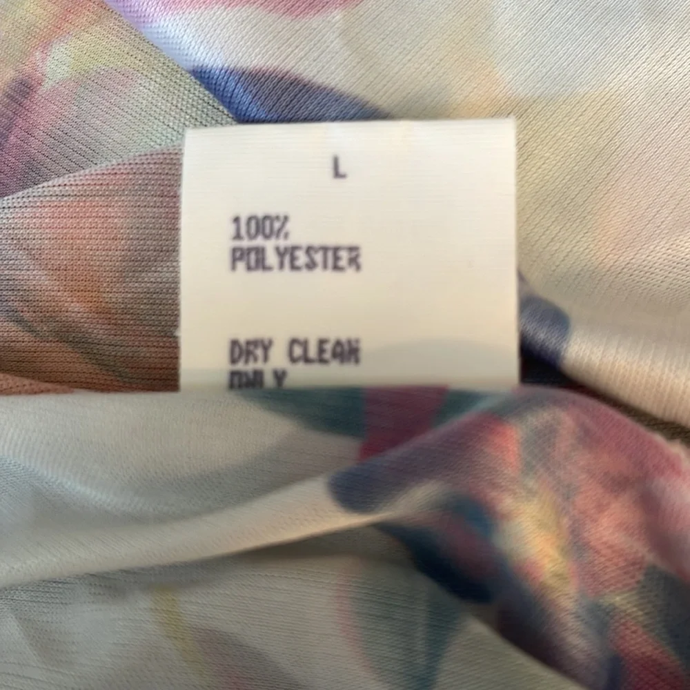 Parallel rayon floral top size L. No evidence this was ever worn! - Picture 4 of 6